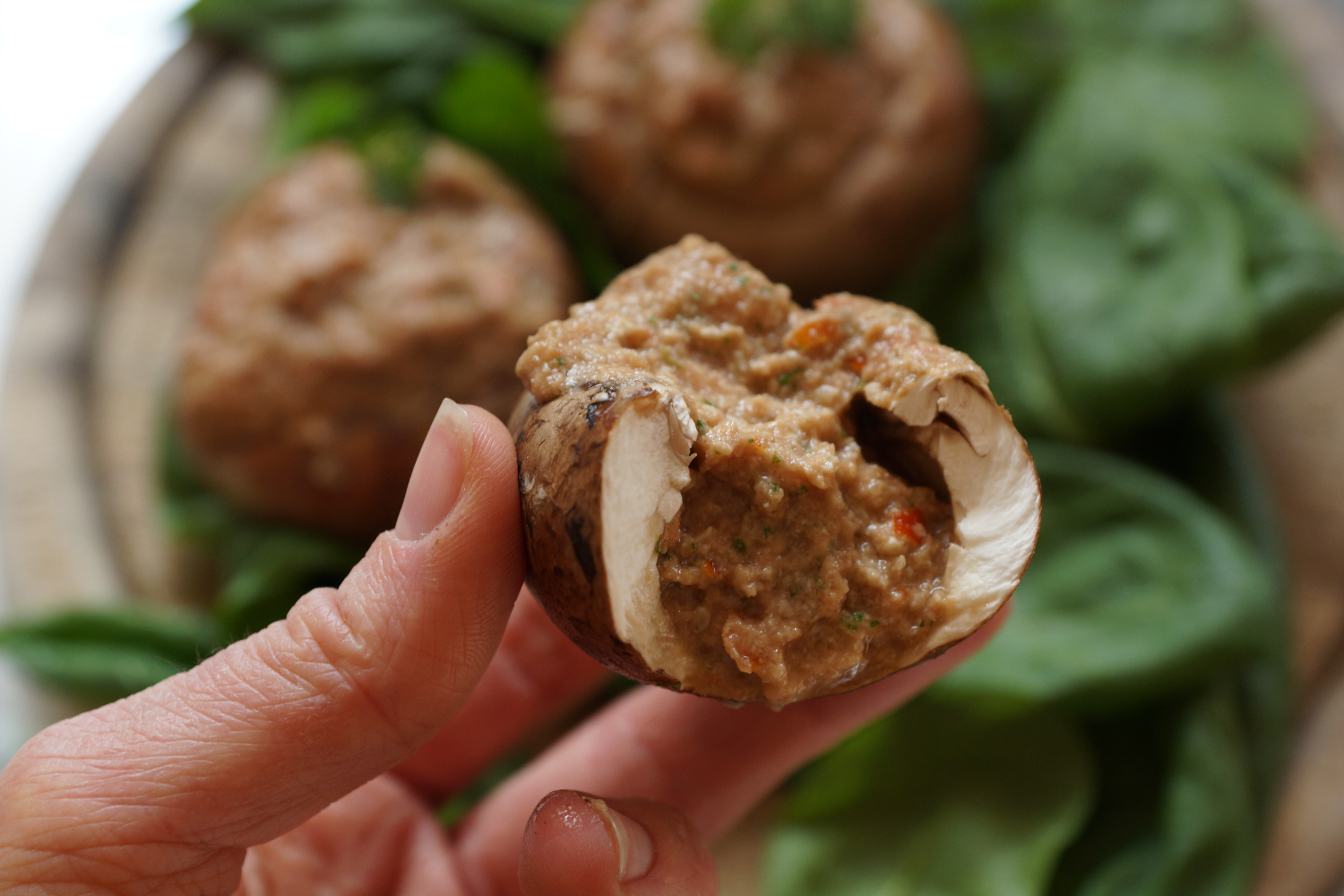 Raw vegan stuffed mushrooms| Rohkost gefüllte Pilze