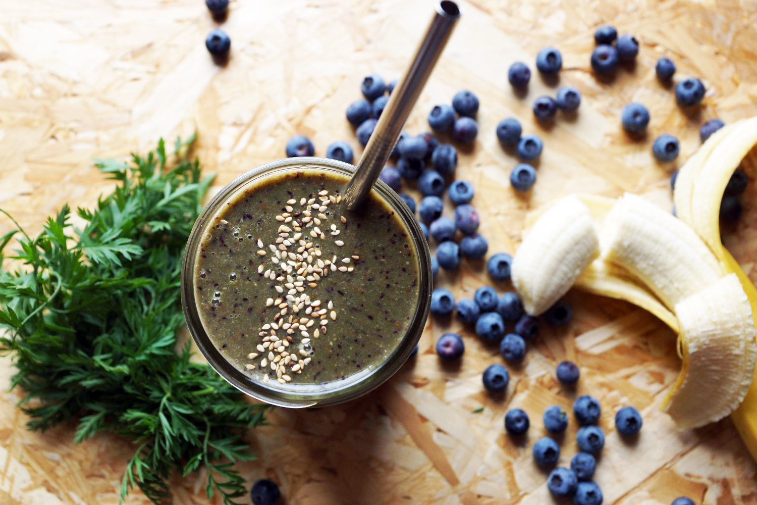 Perfect Summer Smoothie - Bananas, Bluberries and Carrot Greens